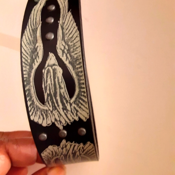 Amity black belt with faux chain links and bird pattern - Picture 8 of 12